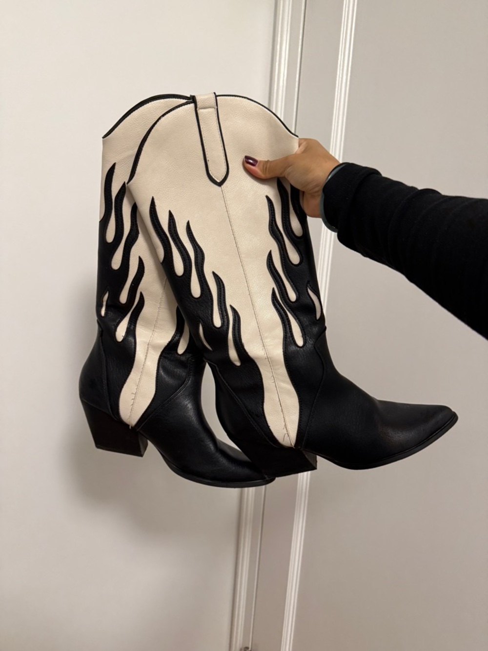 Bellini Black and Cream Flame cowboy Boots